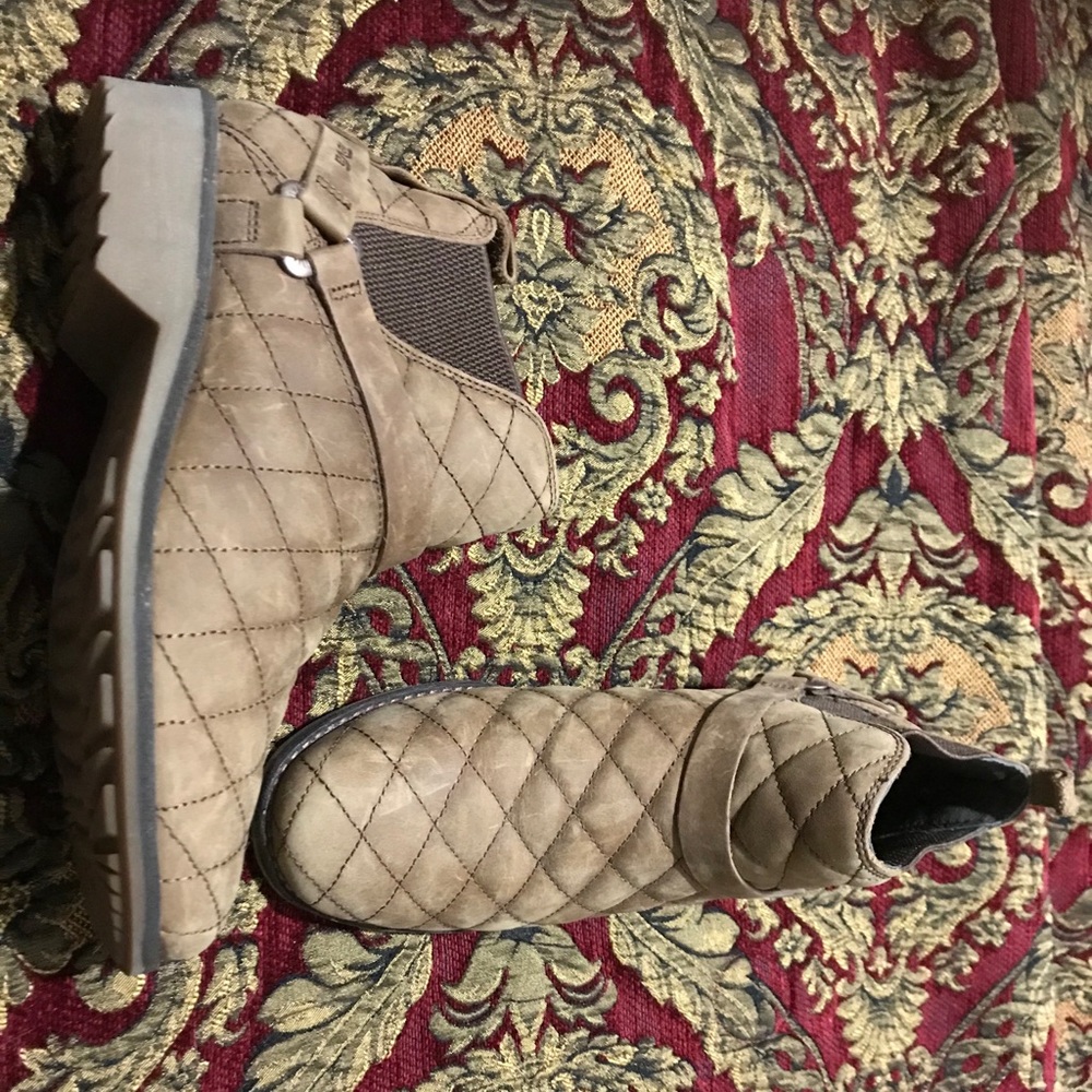 New Teva De La Vina Dos Quilted Chelsea Boot